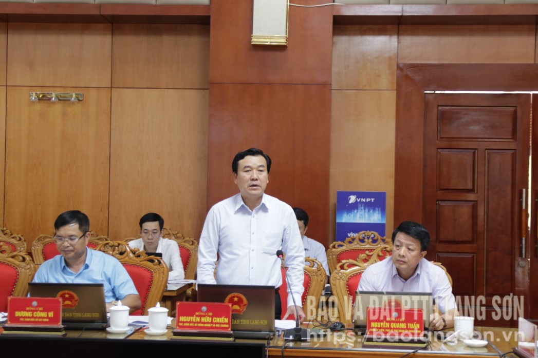Lãnh đạo Sở Nông nghiệp và Môi trường nêu ý kiến tại phiên họp