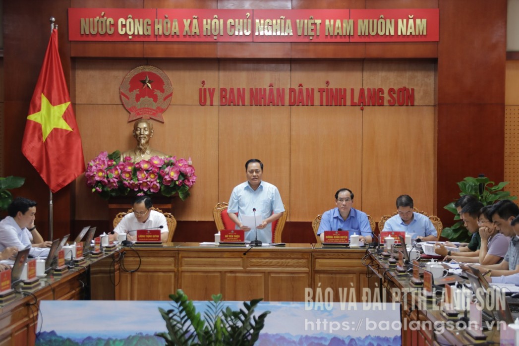 Đồng chí Hồ Tiến Thiệu, Phó Bí thư Tỉnh ủy, Chủ tịch UBND tỉnh phát biểu tại phiên họp