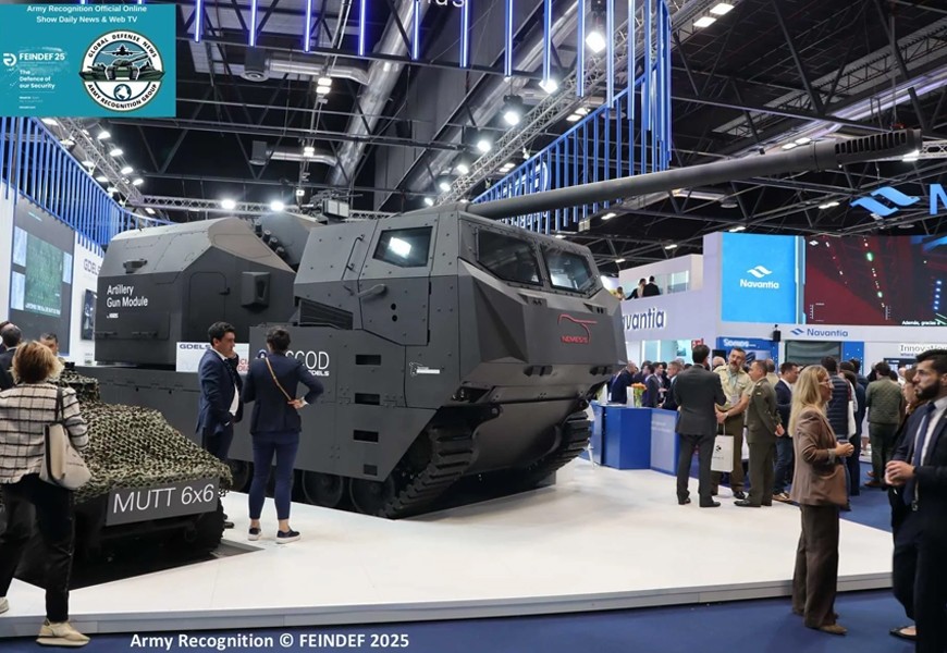 Pháo tự hành NEMESIS được trưng bày tại gian hàng của GDELS trong khuôn khổ triển lãm FEINDEF 2025 tại Madrid, nổi bật với hệ thống tự động hóa tiên tiến, khả năng bắn 360° và tính cơ động nhờ khung gầm bánh xích. Ảnh: Army Recognition