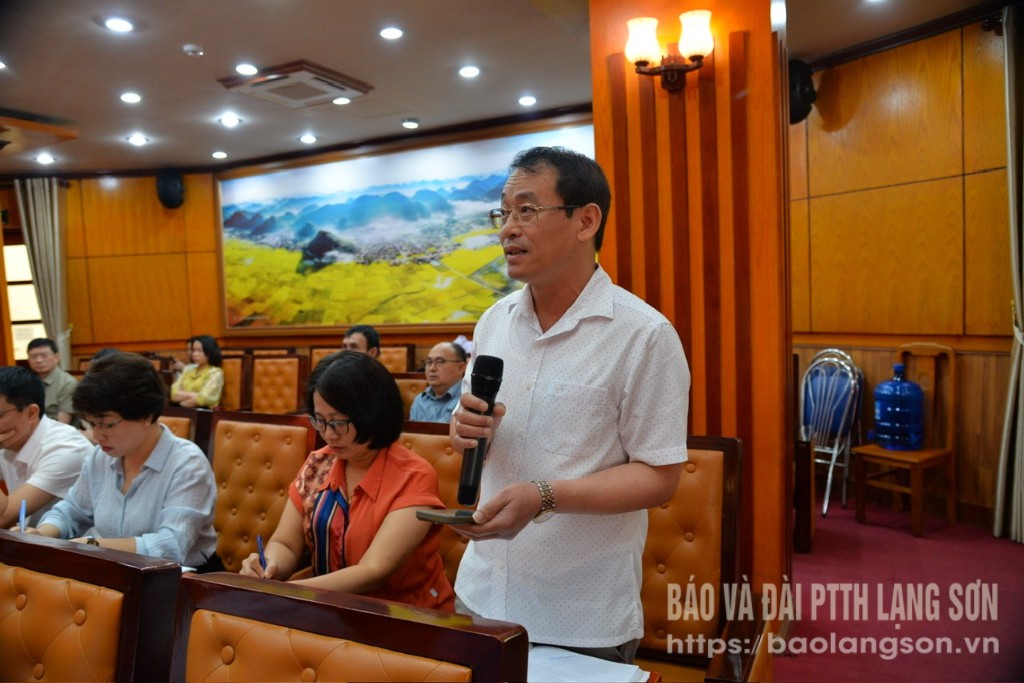 Đại biểu phát biểu ý kiến tại hội nghị