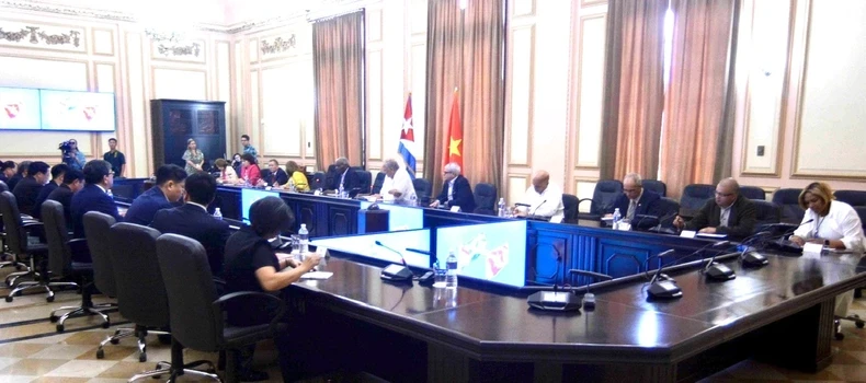 Toàn cảnh buổi làm việc giữa Chủ tịch Quốc hội Cuba Esteban Lazo và Đoàn đại biểu Việt Nam do đồng chí Nguyễn Xuân Thắng dẫn đầu chiều 12/5. (Ảnh: Đại sứ quán Việt Nam tại Cuba)