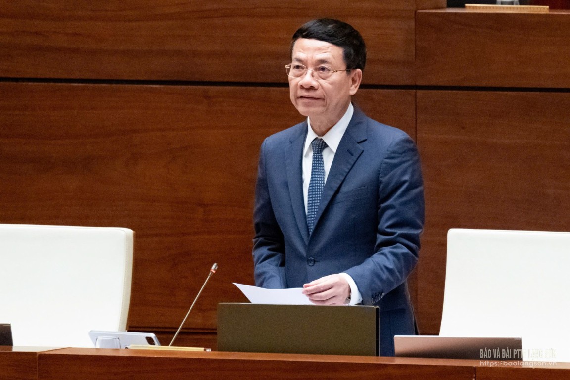 Bộ trưởng Bộ Khoa học và Công nghệ Nguyễn Mạnh Hùng phát biểu giải trình, làm rõ một số vấn đề các đại biểu quan tâm.