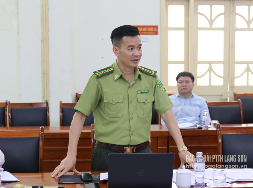Đại biểu Chi cục Kiểm lâm tỉnh phát biểu tại hội nghị