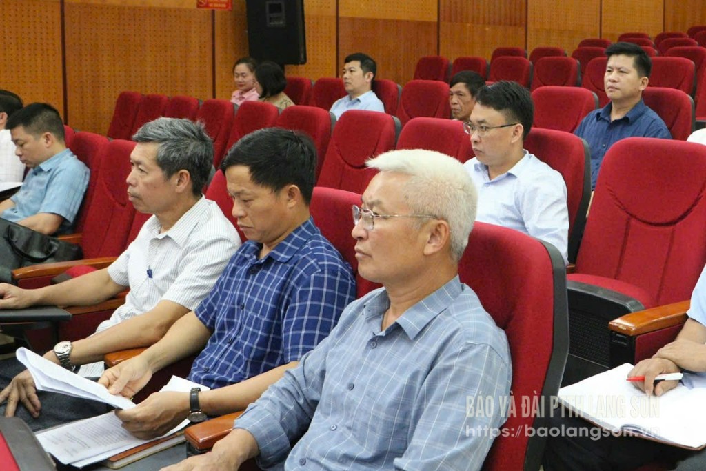 Các đại biểu dự hội nghị