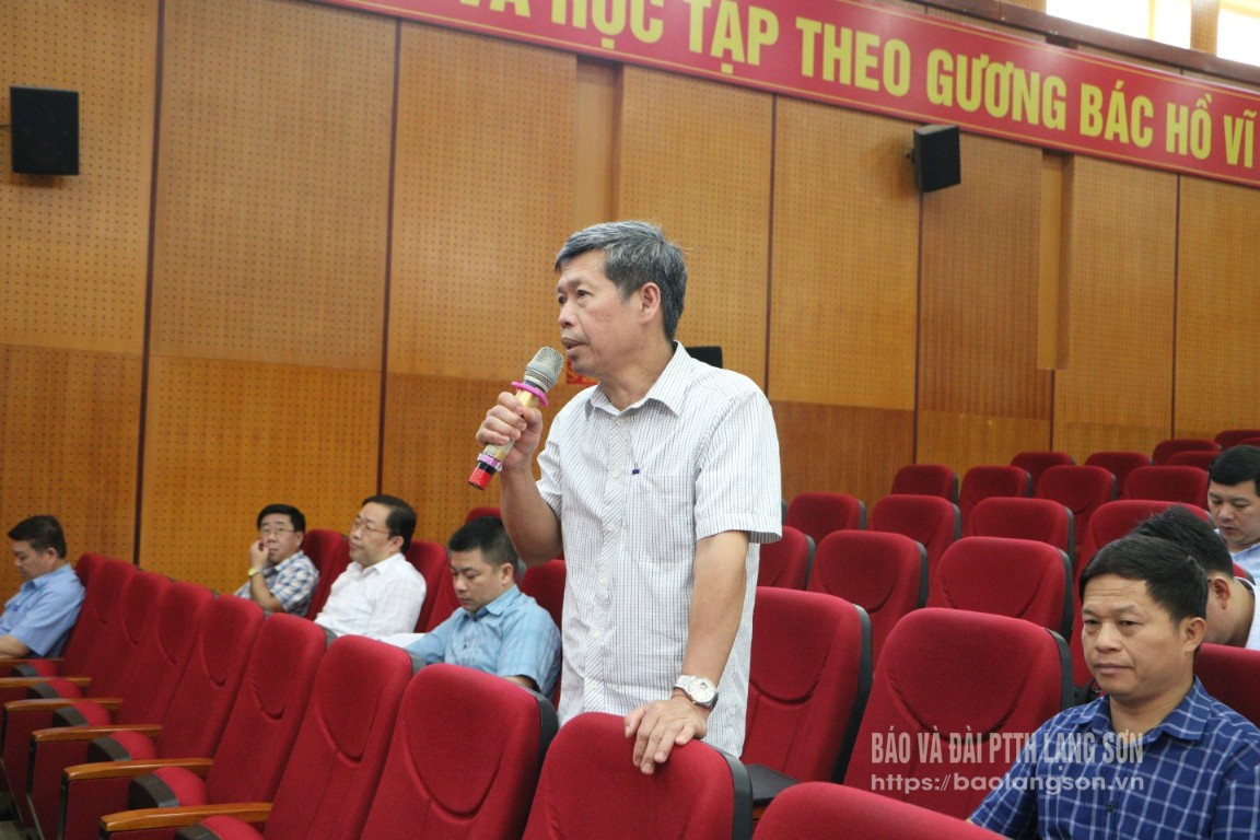 Đại biểu trao đổi, thảo luận tại hội nghị