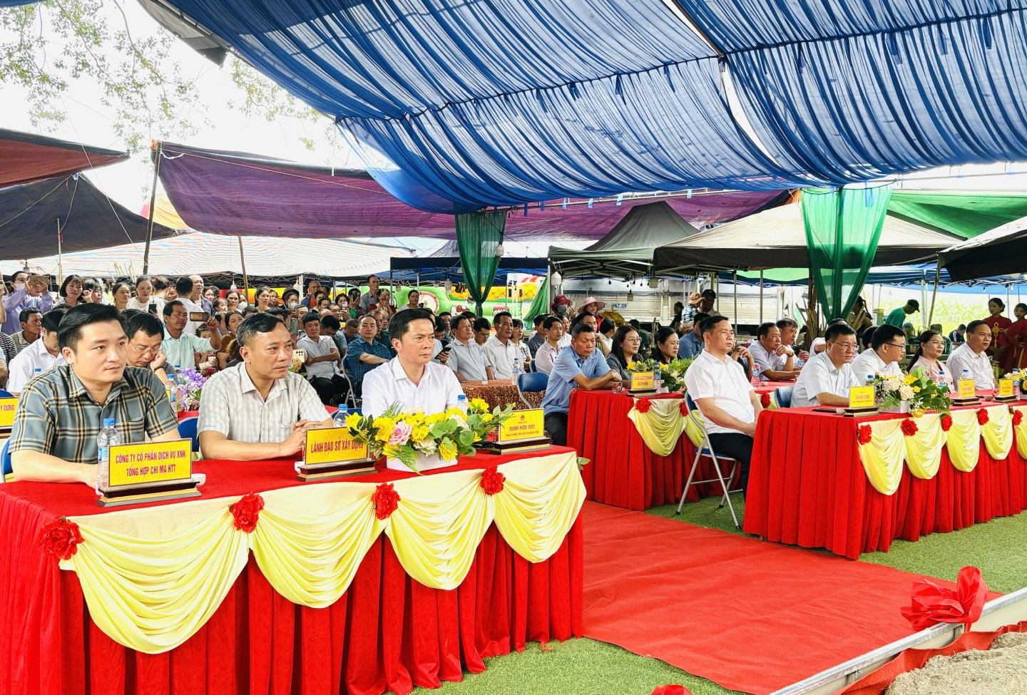 Các đại biểu dự lễ