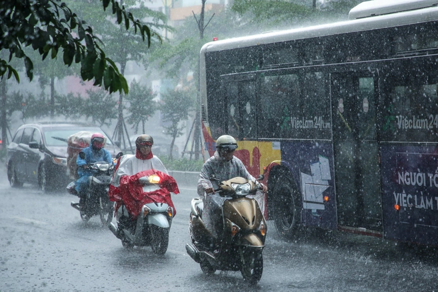 Thời tiết hôm nay (15-5): Từ Bắc vào Nam nhiều nơi có dông, cục bộ mưa to. Ảnh minh họa/vov.vn.