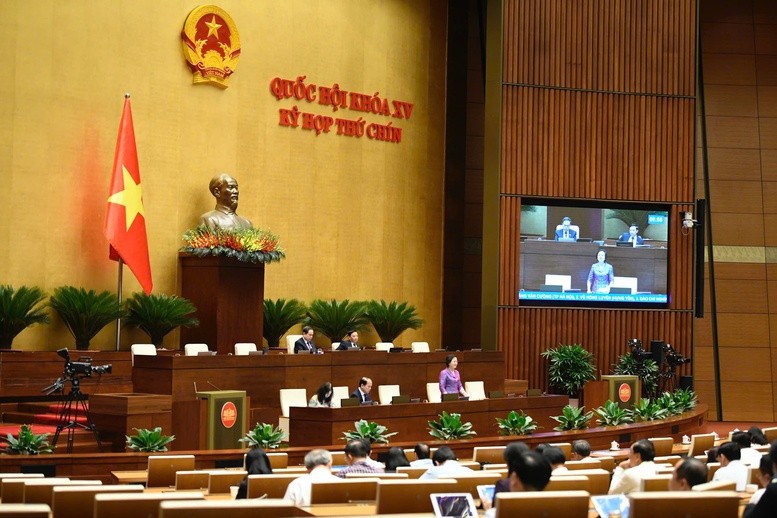 Quốc hội thảo luận về dự án Luật Cán bộ, công chức (sửa đổi) - Ảnh: VGP/NB