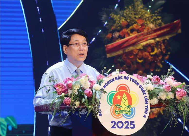 Chủ tịch nước Lương Cường tin tưởng rằng 500 tấm gương thiếu nhi tiêu biểu đang có mặt tại đây sẽ là những “sứ giả” truyền cảm hứng tích cực, khơi dậy khát vọng, ước mơ và ý niệm cống hiến cho thế hệ thiếu nhi của nước nhà - Ảnh: TTXVN