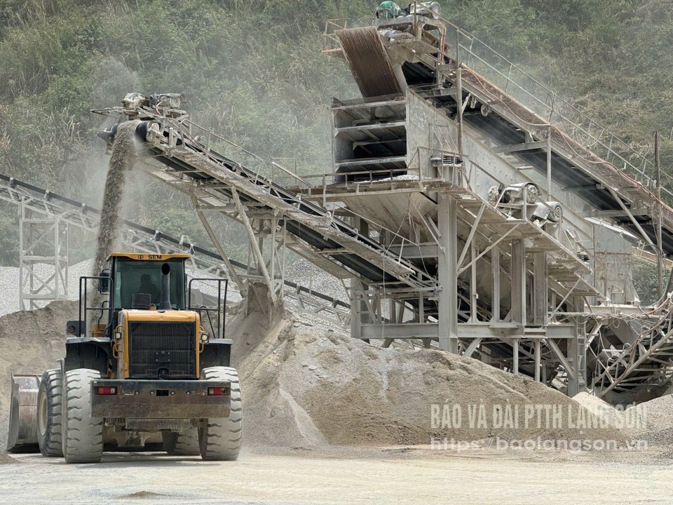 Sản xuất đá vật liệu xây dựng tại Công ty TNHH Hồng Phong, huyện Cao Lộc