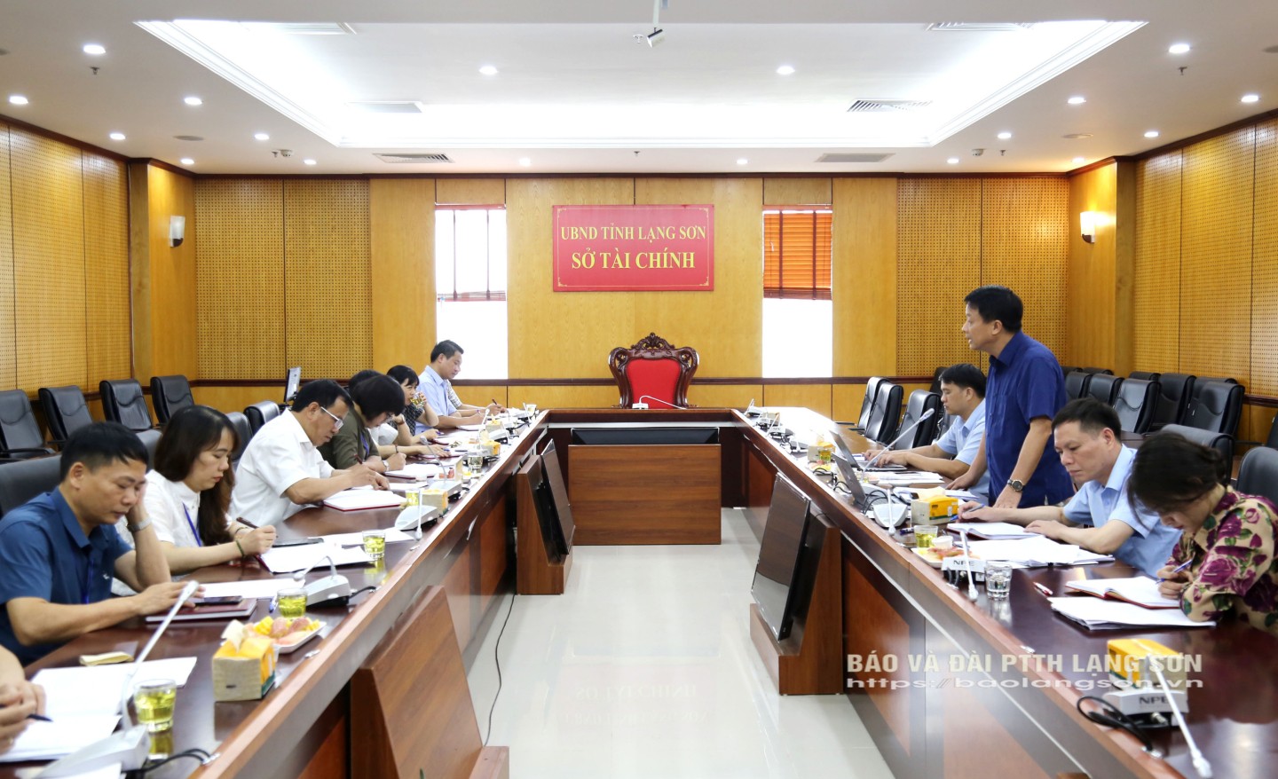 Quang cảnh buổi làm việc
