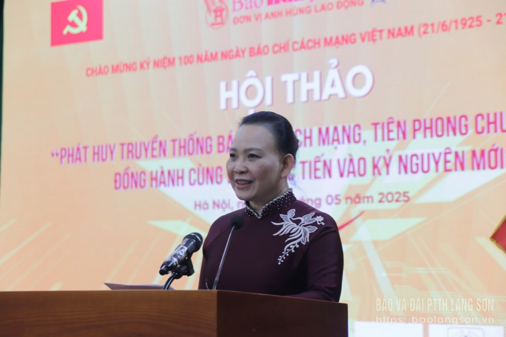 Lãnh đạo Báo Sơn La phát biểu tại hội thảo