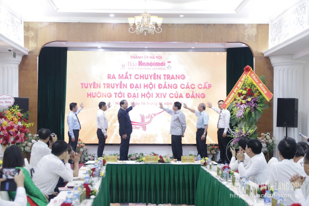 Các đại biểu bấm nút ra mắt chuyên trang tuyên truyền Đại hội Đảng bộ các cấp tiến tới Đại hội đại biểu toàn quốc lần thứ XIV của Đảng