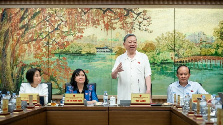 Tổng Bí thư Tô Lâm thảo luận tại tổ chiều nay.