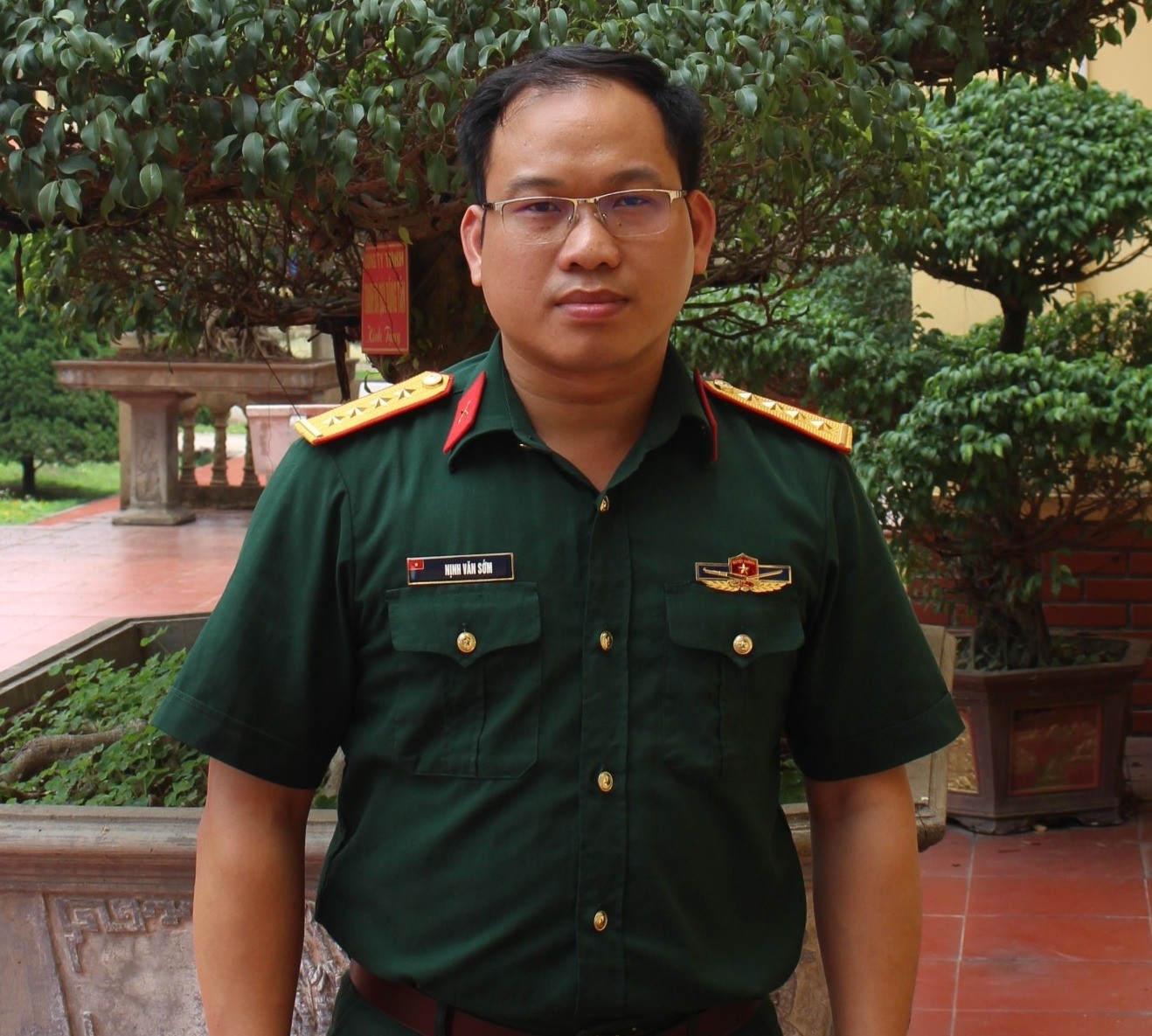 Đại úy Nịnh Văn Sớm, trợ lý cán bộ, Phòng Chính trị, Đoàn Kinh tế - Quốc phòng 338:  “Kiên trì, bền bỉ, không ngại khó, hoàn thành tốt  nhiệm vụ được giao”.