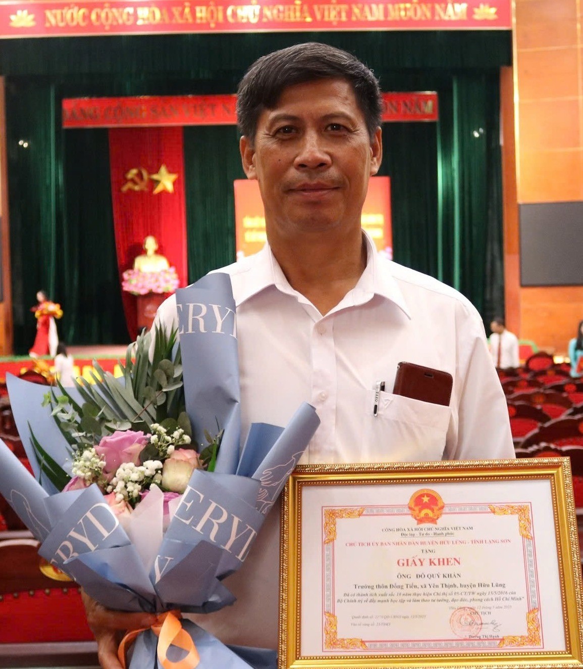Ông Đỗ Quý Khẩn, Bí thư chi bộ, Trưởng thôn Đồng Tiến, xã Yên Thịnh, huyện Hữu Lũng: “Cần, kiệm, liêm, chính, chí công vô tư”.