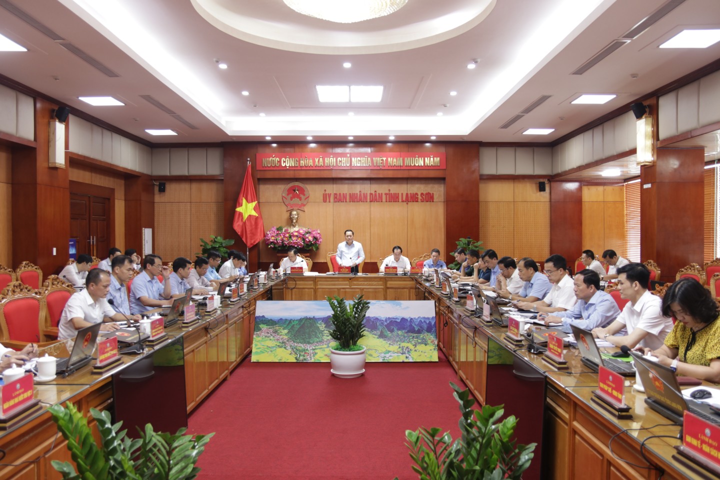 Các đại biểu tham dự phiên họp