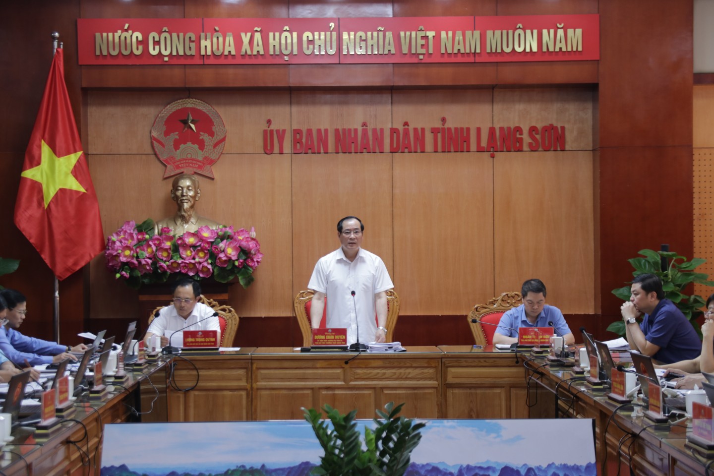 Đồng chí Dương Xuân Huyên, Ủy viên Ban Thường vụ Tỉnh ủy, Phó Chủ tịch Thường trực UBND tỉnh phát biểu kết luận một số nội dung tại phiên họp