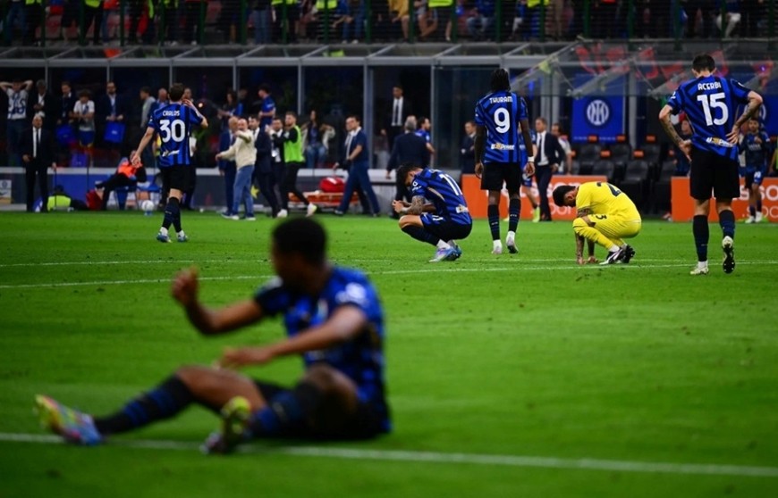 Tin thể thao (19-5): Sự thất vọng của các cầu thủ Inter Milan khi để Lazio gỡ hòa 2-2 trên chấm phạt đền 11m ở phút 90. Ảnh: inter.it