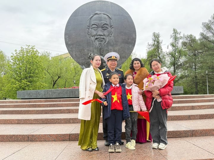 Tượng đài Chủ tịch Hồ Chí Minh ở công viên Akademichesky, thủ đô Moskva luôn là biểu tượng của tình yêu nước.