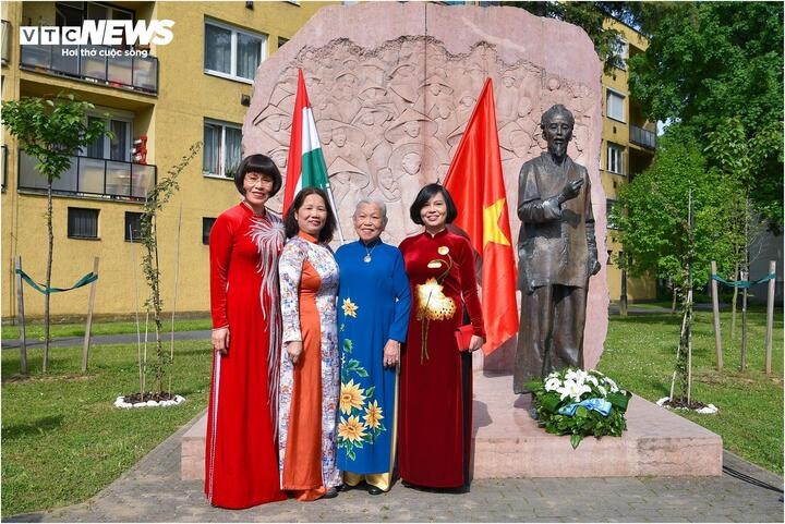 Công viên Hồ Chí Minh tại Budapest là một trong những biểu tượng hữu nghị Việt Nam – Hungary được duy trì từ những năm 1970 đến nay.
