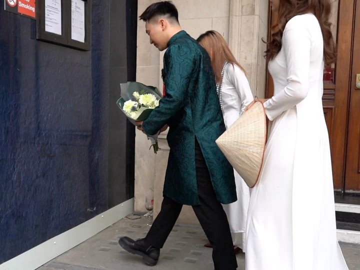 Khách sạn Carlton ở London nơi Nguyễn Ái Quốc từng làm bồi bàn - cộng đồng người Việt tại Anh luôn tự hào về việc nơi đây từng lưu dấu chân của vị Cha già dân tộc.