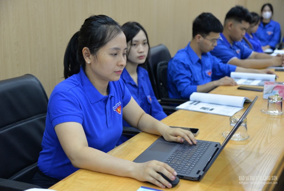Đoàn viên, thanh niên các cơ quan, đơn vị trên địa bàn tỉnh tham gia chương trình tập huấn