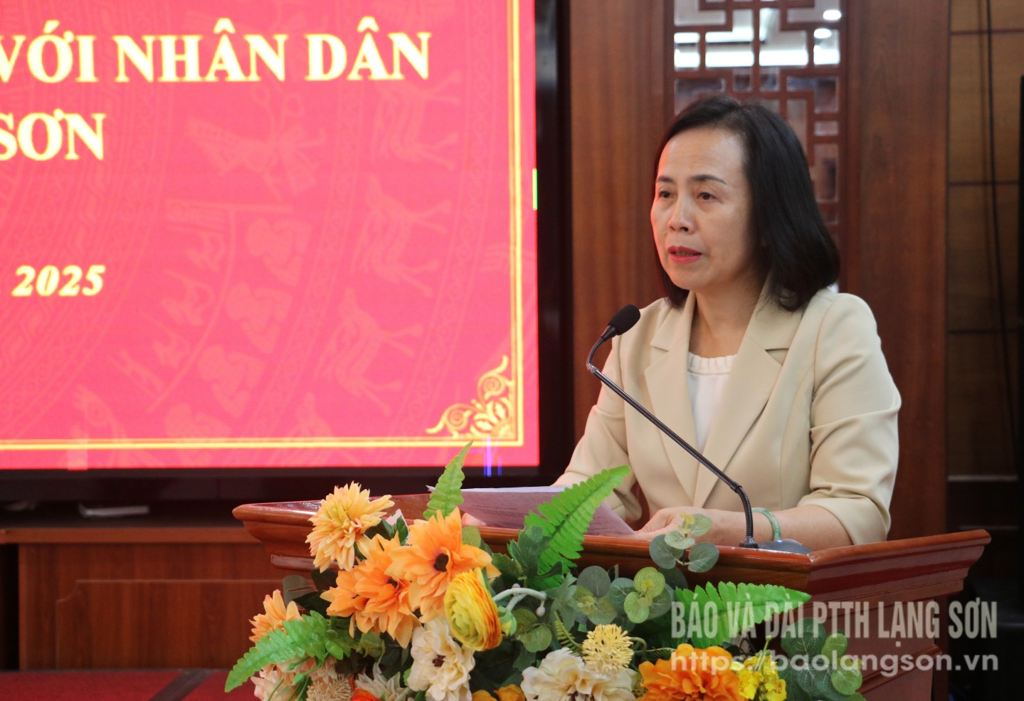 Đồng chí Đoàn Thị Hậu, Phó Bí thư Thường trực Tỉnh ủy, Chủ tịch Hội đồng Nhân dân tỉnh phát biểu tại hội thảo