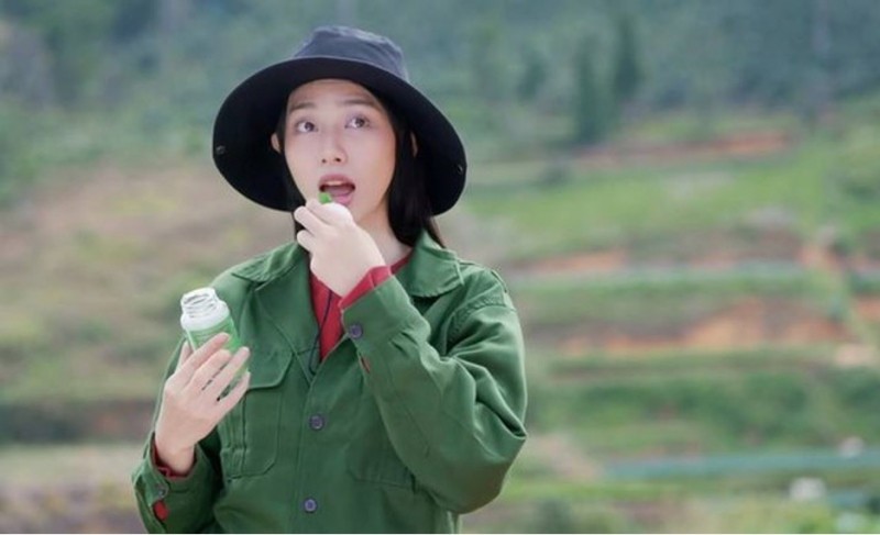 Nguyễn Thúc Thuỳ Tiên quảng cáo kẹo rau củ Kera