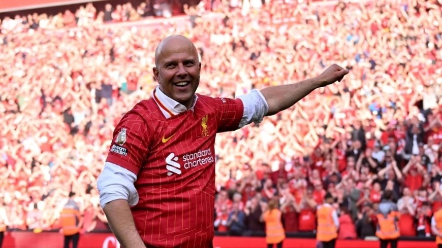 HLV Arne Slot đi vào lịch sử khi vô địch giải Ngoại hạng Anh cùng Liverpool ngay trong mùa giải đầu tiên dẫn dắt. Ảnh: liverpoolfc.com