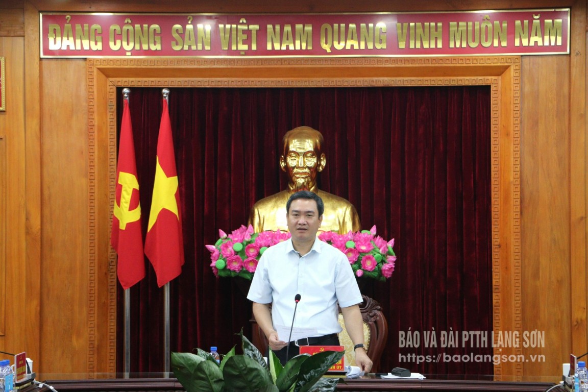 Đồng chí Nguyễn Cảnh Toàn, Phó Bí thư Tỉnh ủy phát biểu chỉ đạo tại cuộc họp