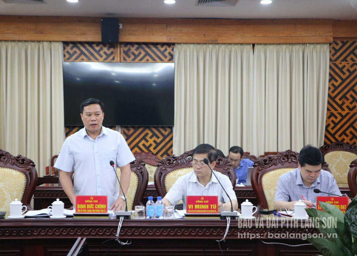 Đại biểu đóng góp ý kiến tại cuộc họp