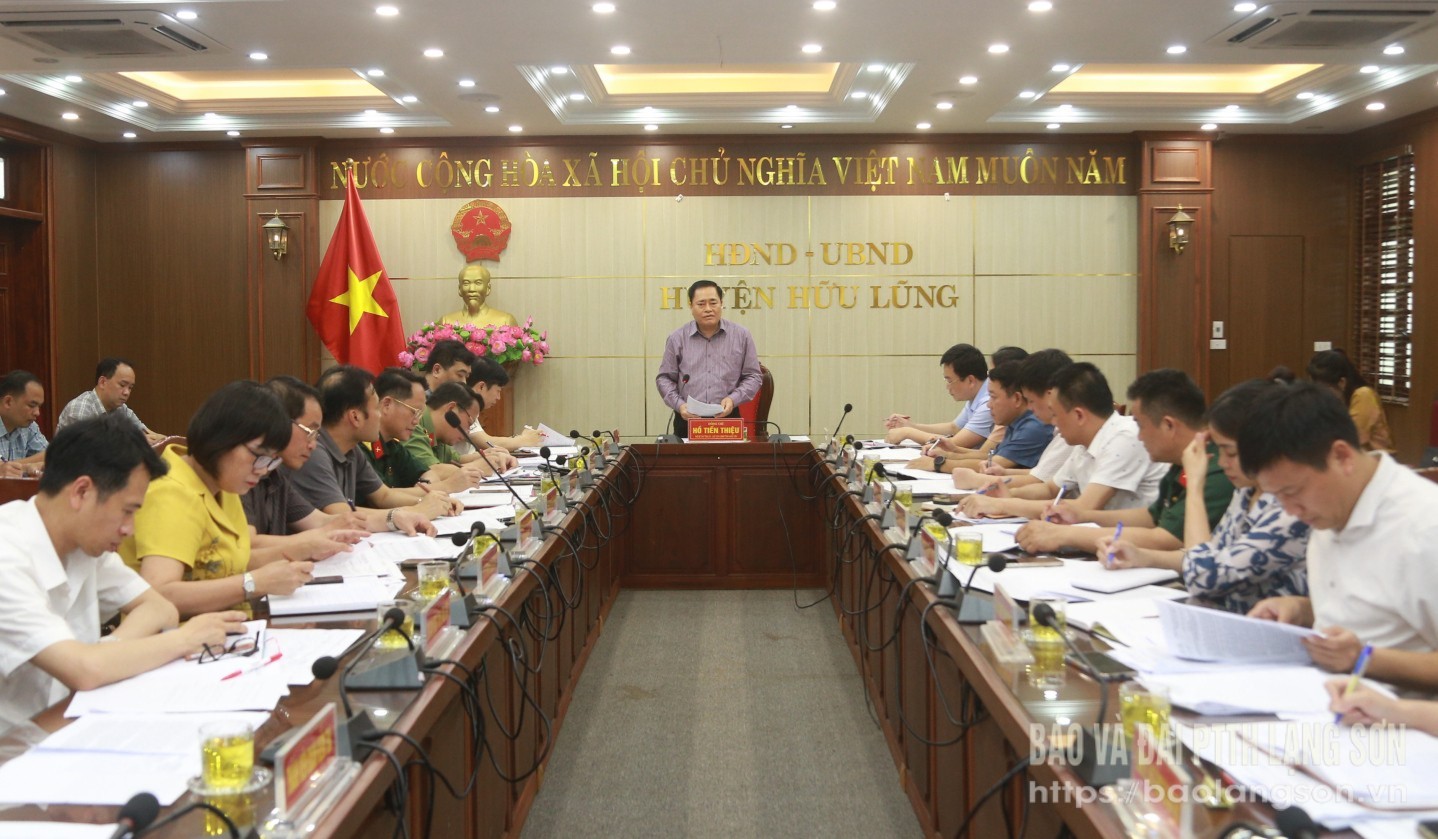 Đoàn kiểm tra làm việc tại UBND huyện Hữu Lũng