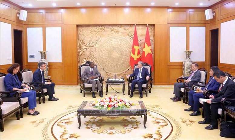 Quang cảnh buổi tiếp