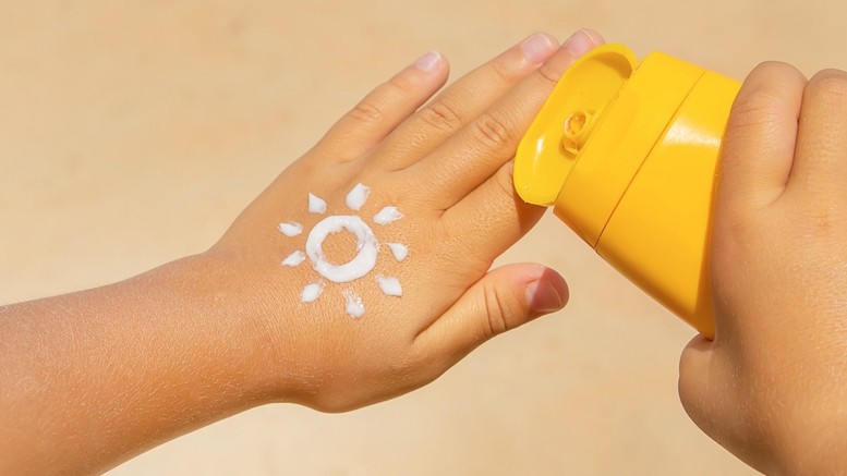Cục Quản lý Dược (Bộ Y tế) yêu cầu rà soát toàn diện các loại kem chống nắng trên toàn quốc, kiểm tra chỉ số SPF