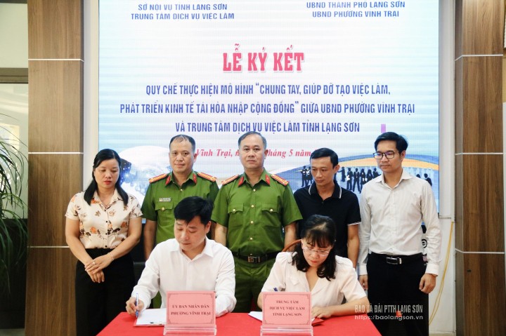 Lãnh đạo UBND phường Vĩnh Trại, thành phố Lạng Sơn và Trung tâm Dịch vụ việc làm tỉnh ký kết quy chế phối hợp thực hiện mô hình