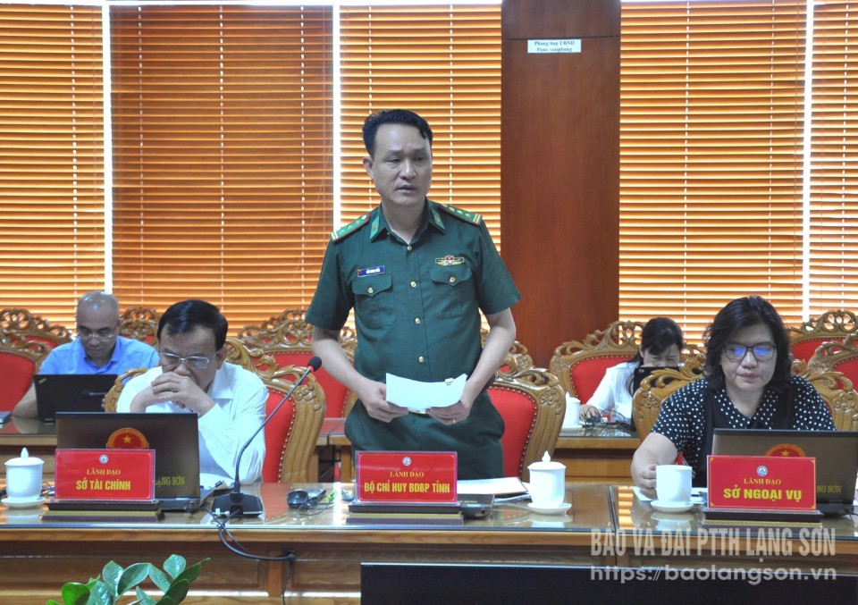 Đại diện Bộ Chỉ huy Bộ đội Biên phòng tỉnh phát biểu ý kiến tại cuộc họp