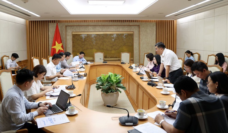 Đại diện các bộ, ngành phát biểu ý kiến tại cuộc làm việc - Ảnh: VGP/Đức Tuân