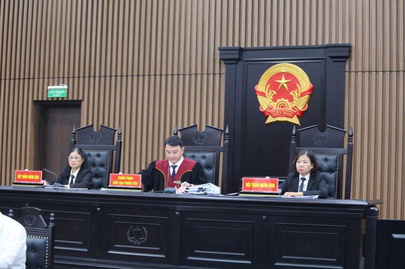 Hội đồng xét xử.