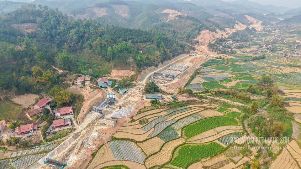 Hình hài tuyến cao tốc cửa khẩu Hữu Nghị-Chi Lăng đang ngày càng rõ nét