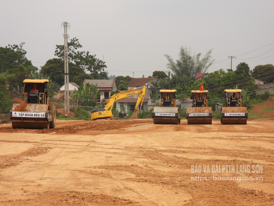 Nhà thầu thi công huy động máy móc thiết bị tổ chức sản xuất trên công trường