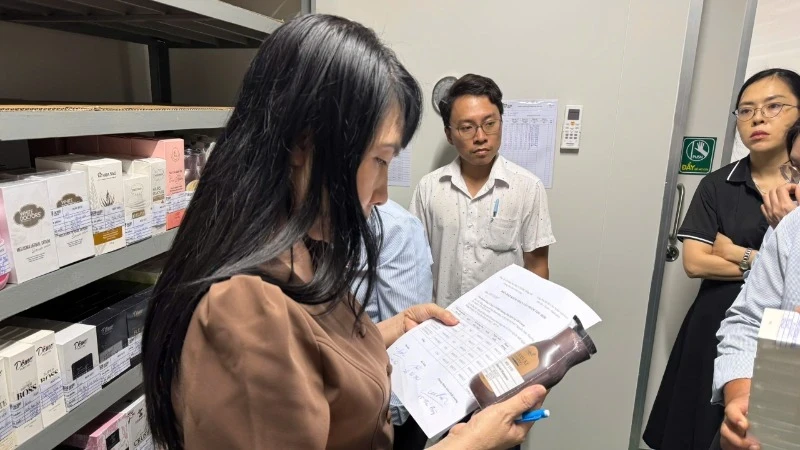 Sở Y tế Đồng Nai kiểm tra Công ty cổ phần nhà máy y tế EBC Đồng Nai. (Ảnh: CTV)