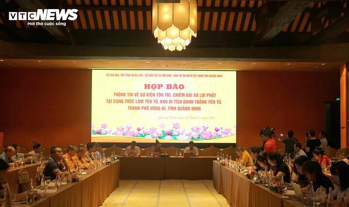 Buổi họp báo sáng 23/5 tại Cung Trúc Lâm Yên Tử.