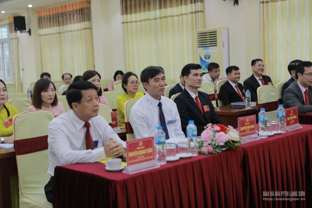 Các đại biểu dự đại hội