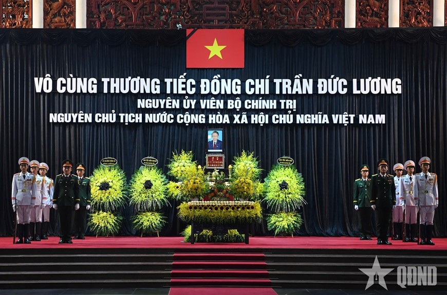 Linh cữu đồng chí Trần Đức Lương tại Nhà tang lễ Quốc gia.