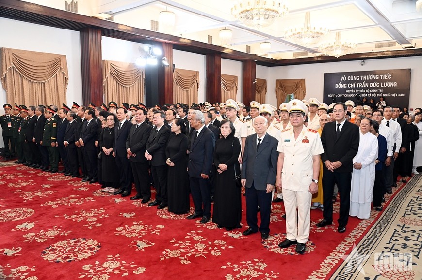  Đoàn đại biểu nguyên lãnh đạo Đảng, Nhà nước, Ủy ban Mặt trận Tổ quốc Việt Nam và đoàn đại biểu Thành ủy, HĐND, UBND, Ủy ban MTTQ Việt Nam TP Hồ Chí Minh.