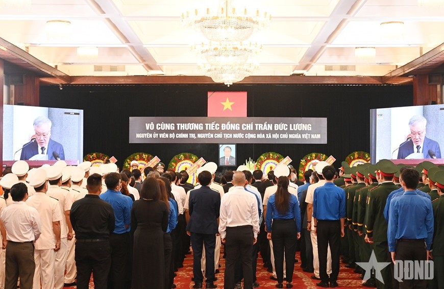 Lễ viếng được tổ chức trọng thể, trang nghiêm.