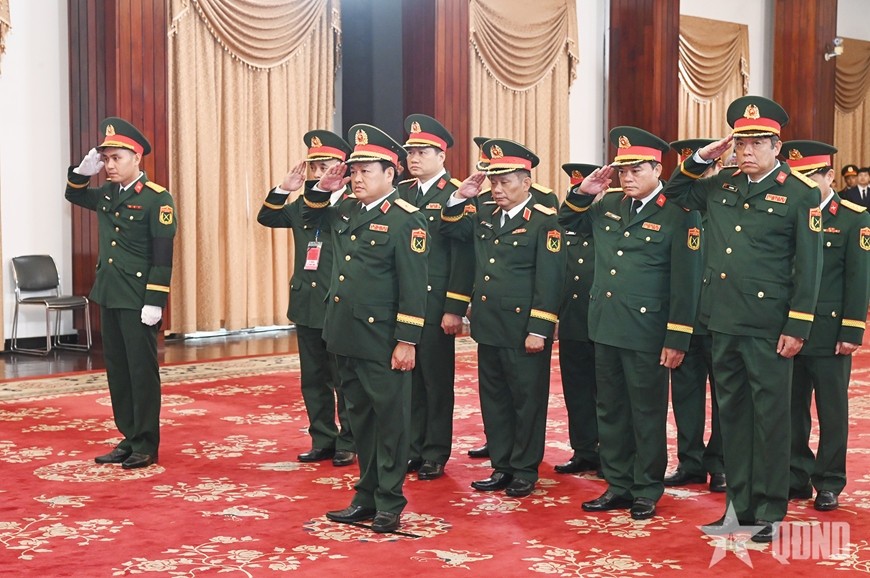 Đoàn đại biểu Đảng ủy, Bộ tư lệnh Quân khu 7 kính viếng nguyên Chủ tịch nước Trần Đức Lương. 