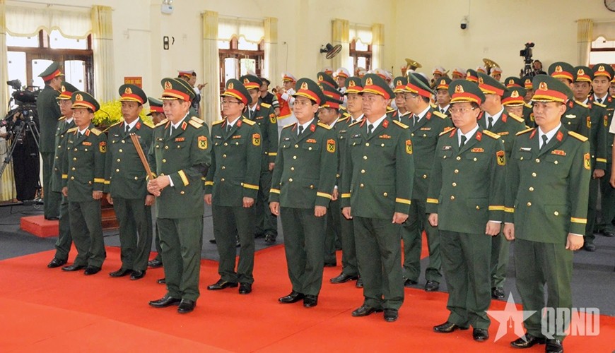Đoàn Ban Thường vụ Đảng ủy, Bộ tư lệnh Quân khu 5 do Thiếu tướng Lê Ngọc Hải, Tư lệnh Quân khu 5 làm Trưởng đoàn viếng nguyên Chủ tịch nước Trần Đức Lương. 