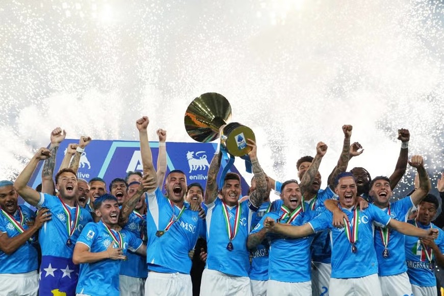 Napoli lên ngôi Serie A đầy cảm xúc. Ảnh: The Straits Times
